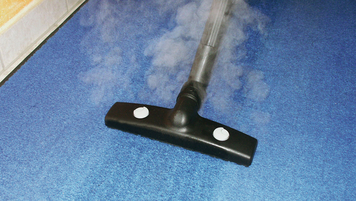 Reinigung von Teppich mit einem Dampfsauger