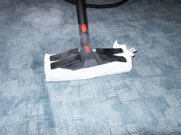 Beispiel Dampfreiniger auf Teppich
